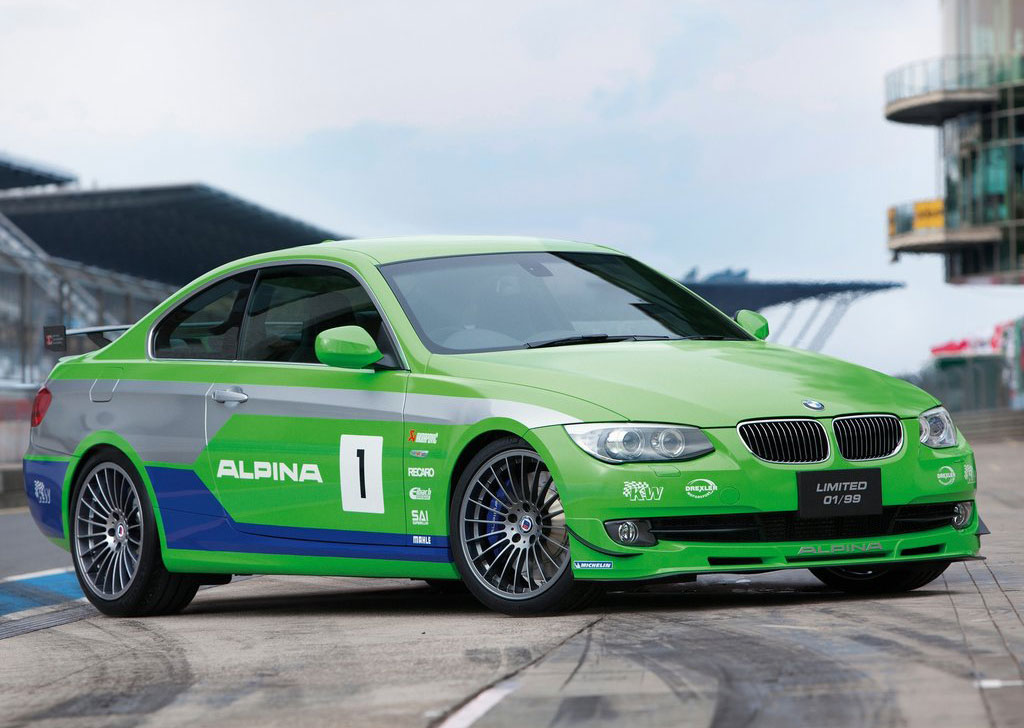 这款Alpina B3 GT3将取得冠军的B6 GT3赛车的设计元素与全球Alpina消费者所熟悉的Alpina设计元素融合到了一起。