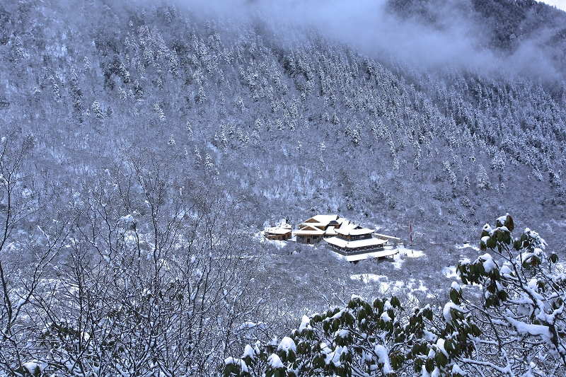 雪后黄龙寺