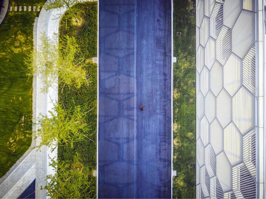 《至美胶城》 作者：沈旻 航拍抓取了阿胶生物科技园的一景，构图精致，色调分明，契合“东阿之美，世界看见”的主题。
